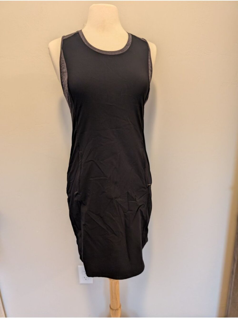 Columbia Womens Omni-Wick Sleeveless Black Dress With Pockets S/P